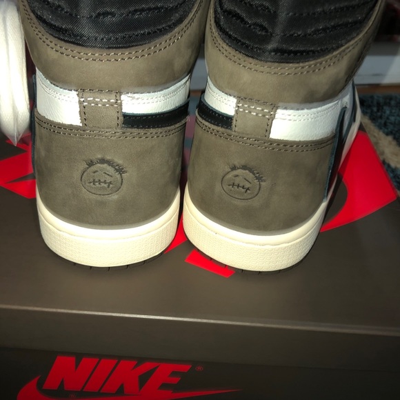 Jordan 1 Travis Scott